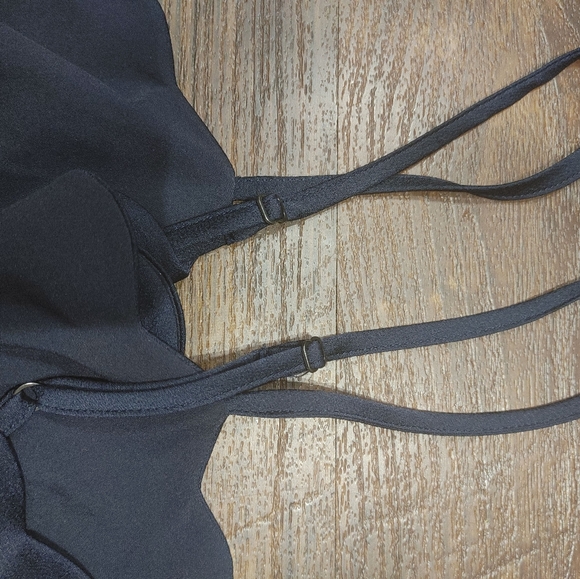 SoldBANANA REPUBLIC scalloped silk tank top - Picture 2 of 4